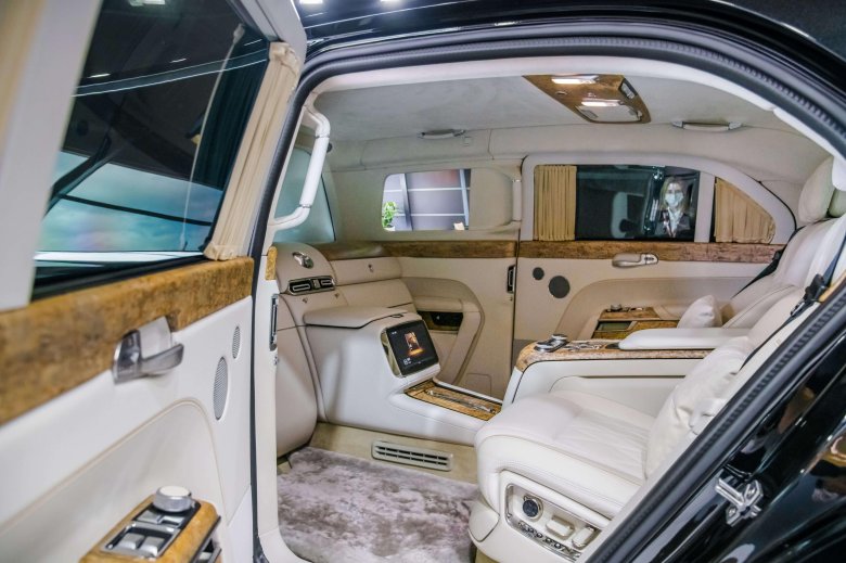 Аурус сенат лимузин салон