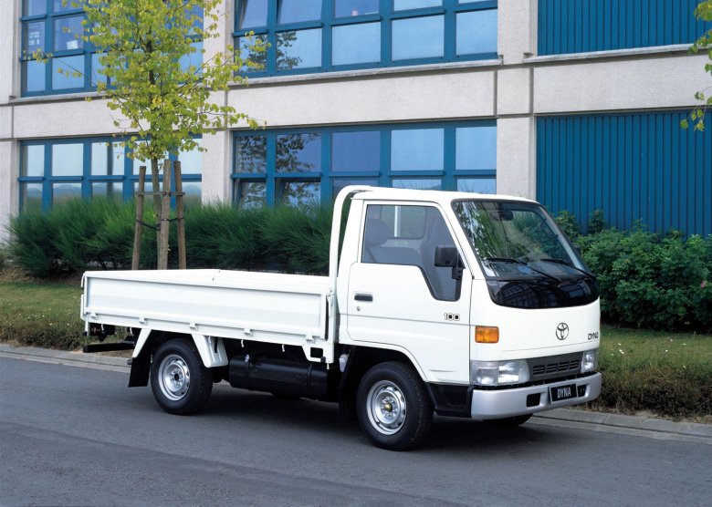 Toyota dyna 100