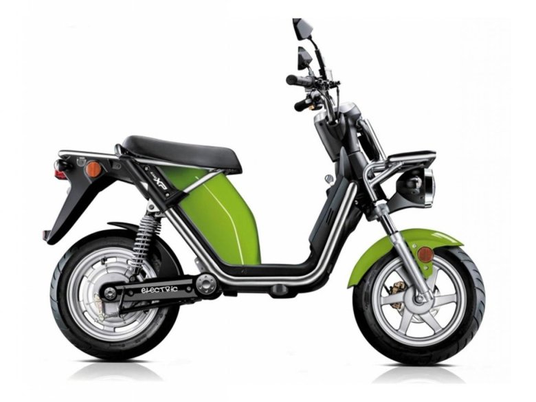 Бело зеленый скутер