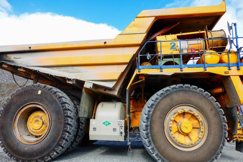 Белаз карьерный самосвал