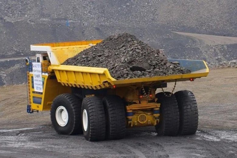 Карьерный самосвал белаз 75710