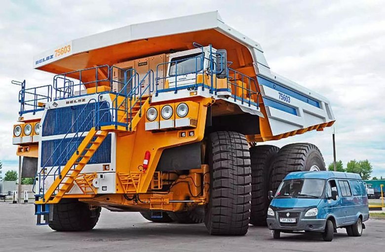 Карьерный самосвал белаз 75710