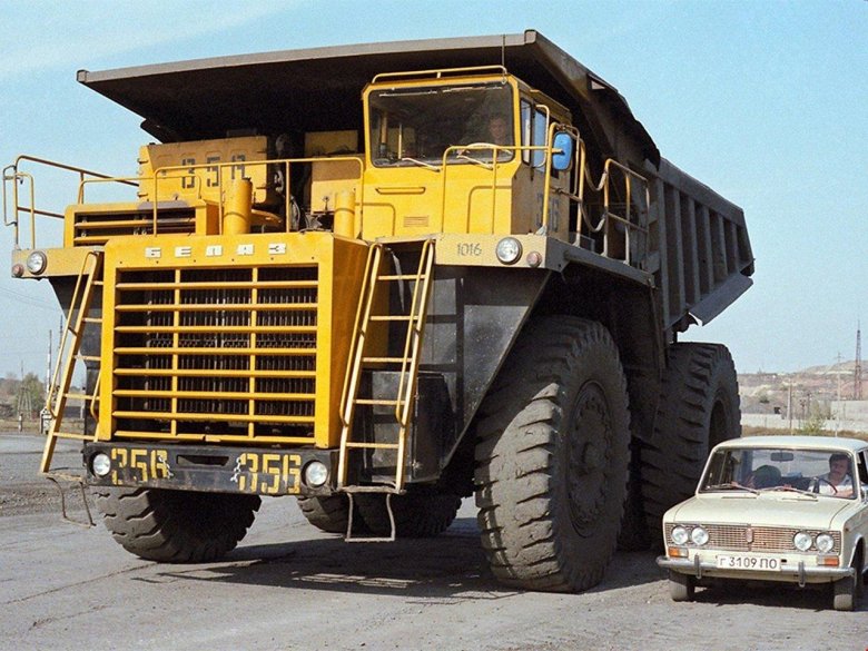 Карьерный самосвал белаз