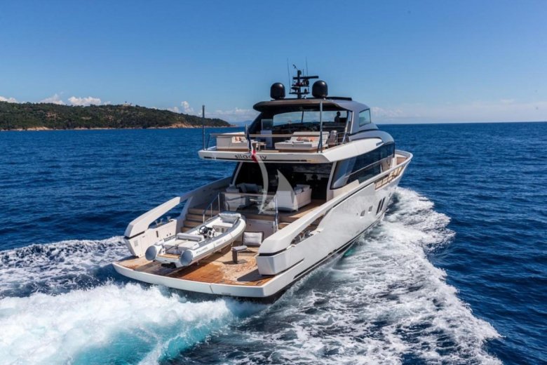 Моторная яхта ferretti 780