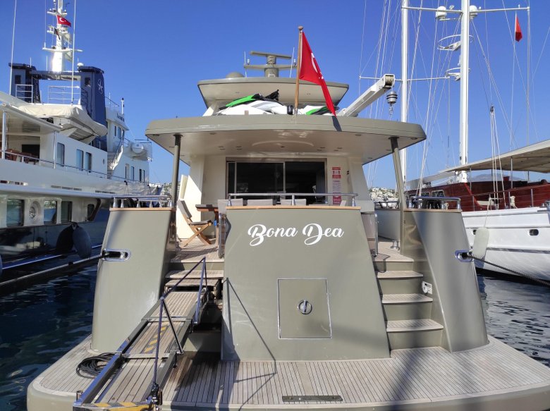 Роскошная яхта