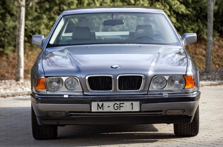 Бмв 7 е 38 бумер