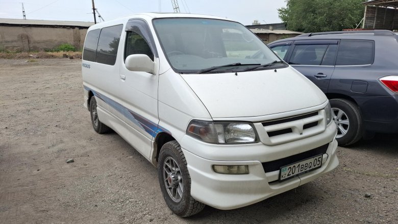 Toyota hiace regius h100