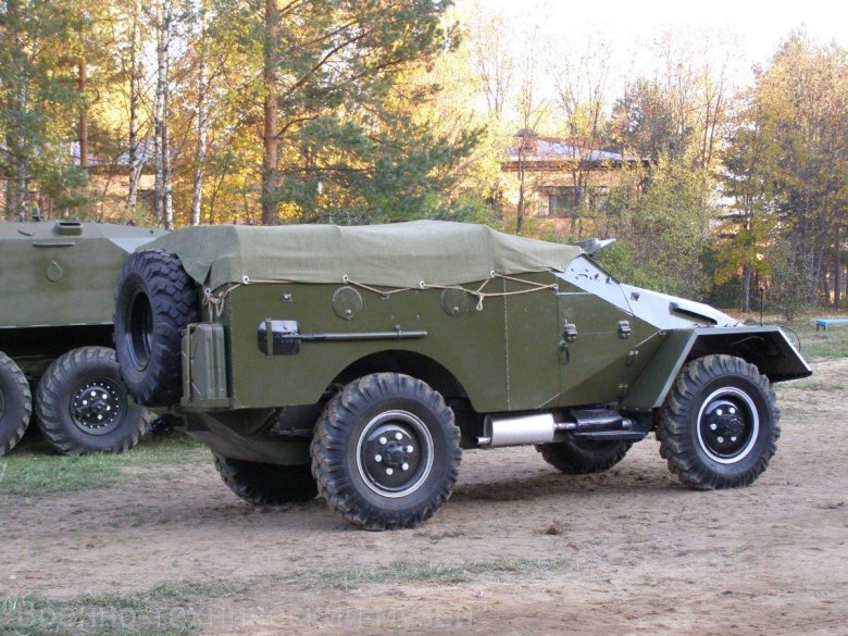 Военная машина бтр