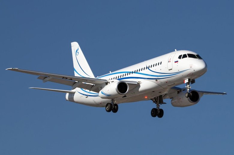 Самолет сухой суперджет 100