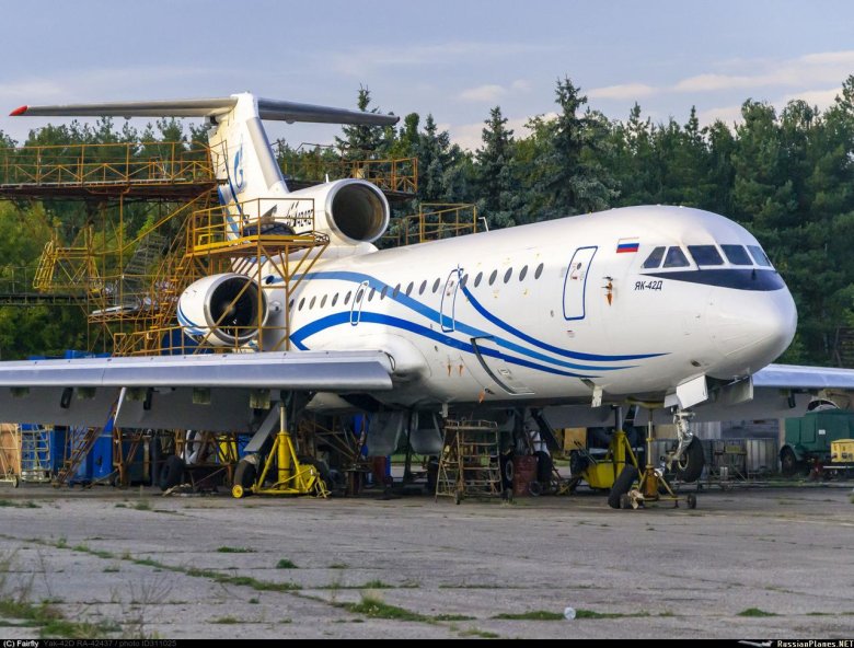 Самолет як 42