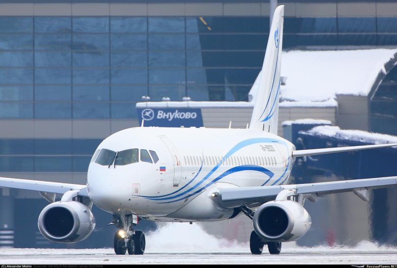 Самолёт суперджет 100 газпромавиа