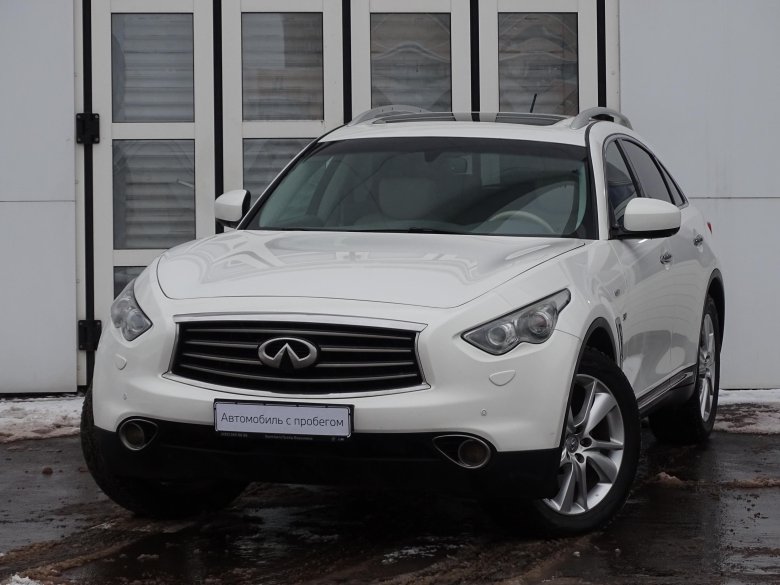 Белая инфинити