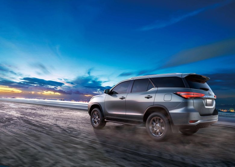 Тойота фортунер 2021