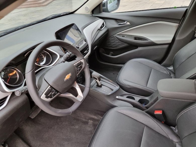 Шевроле оникс салон