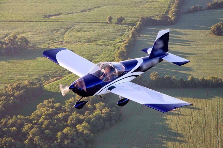 Частный легкомоторный самолет cessna