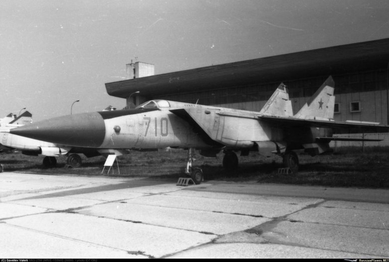 Истребитель-перехватчик миг-25