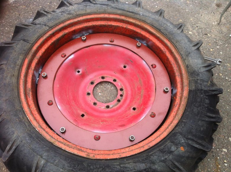 Сдвоенные задние колеса т25