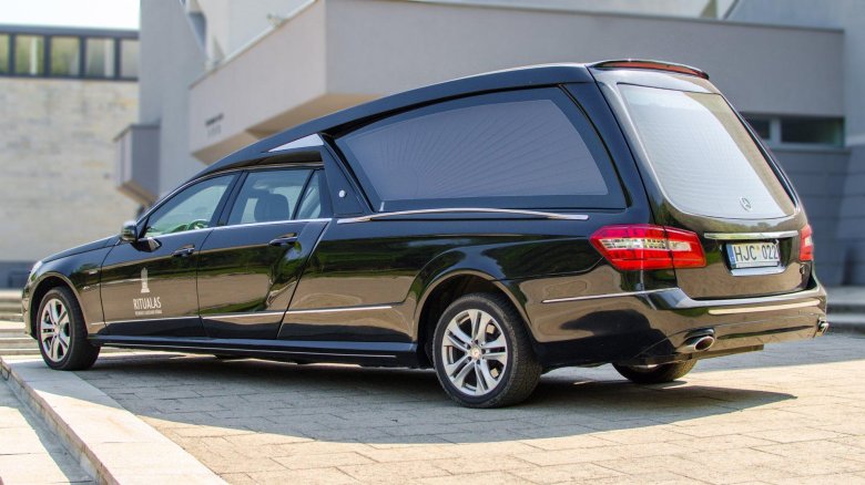 Мерседес бенц катафалк