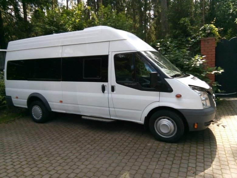 Белый ford transit