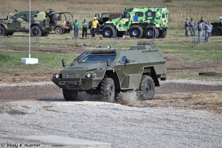 Бронеавтомобиль выстрел