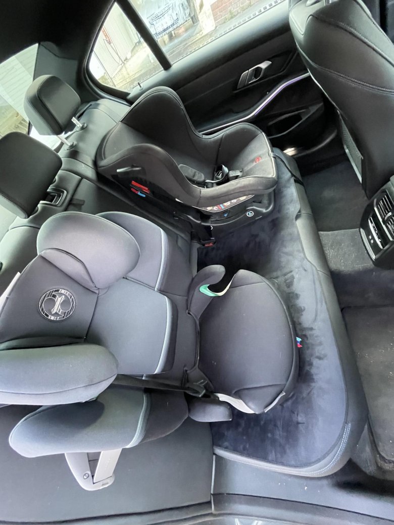 Автомобильное детское кресло