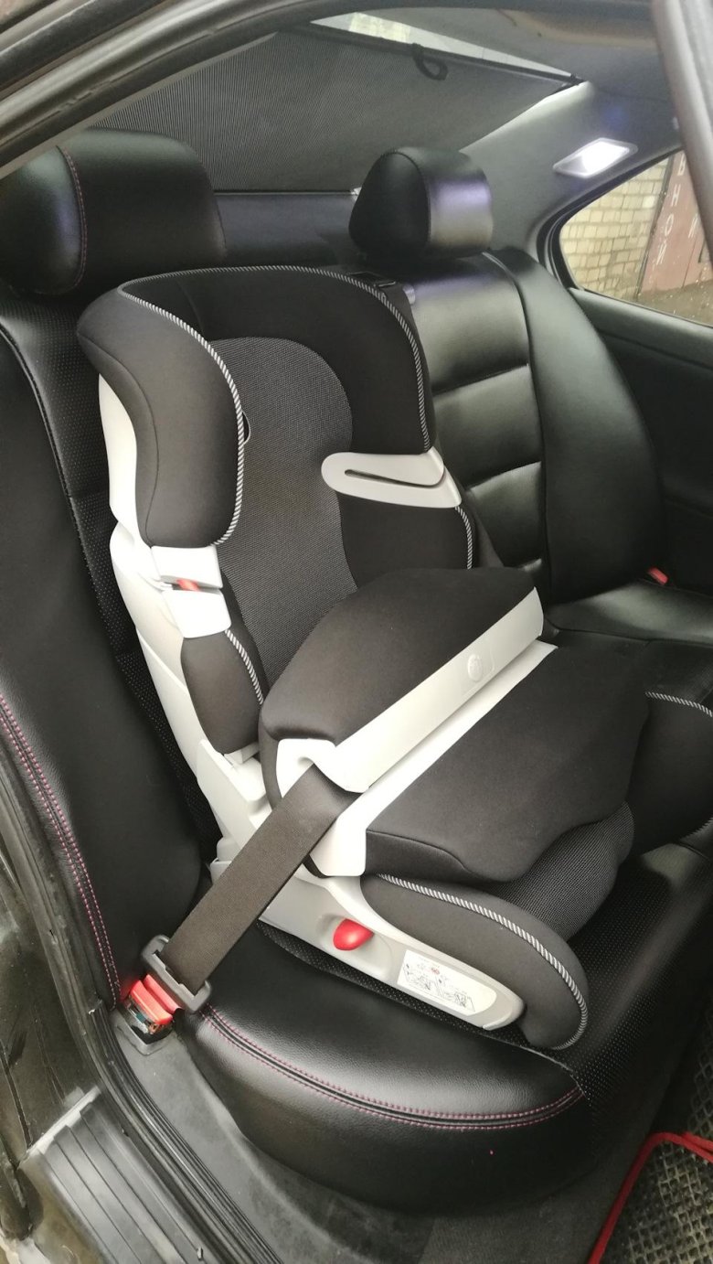Автокресло в бмв f30