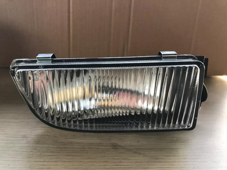 Фара противотуманная тойота карина