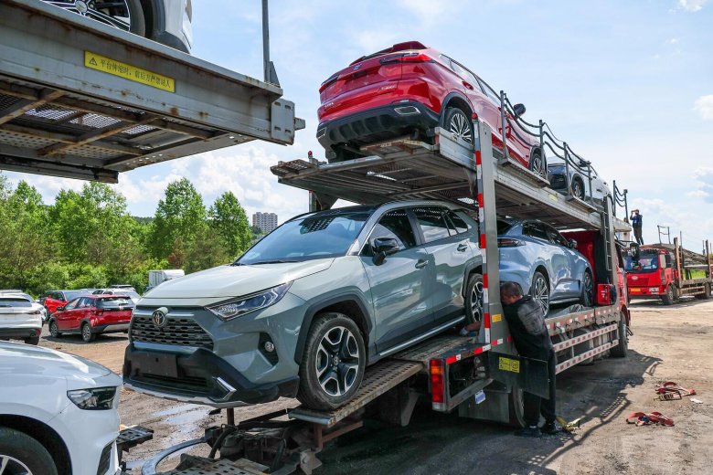 Автовоз с машинами