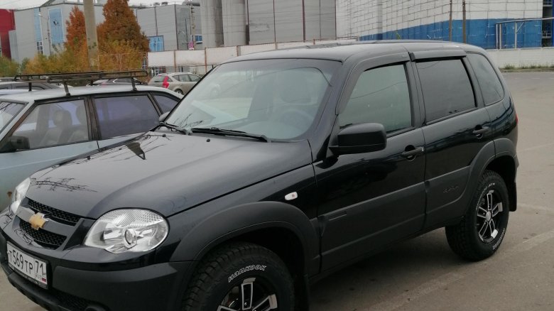 Нива шевроле черная