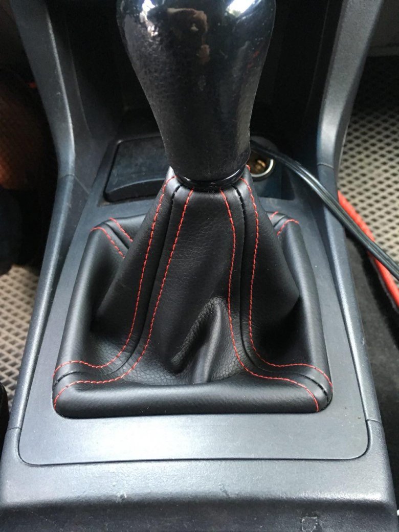 Чехол кпп мазда 325 2001