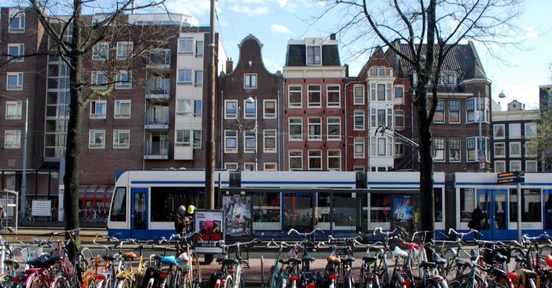 Велосипедная парковка в амстердаме