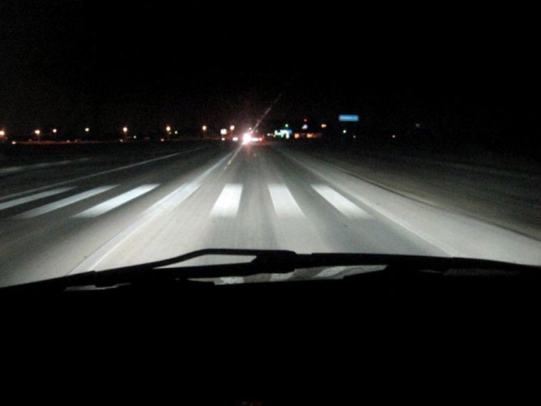 Ночная дорога из машины