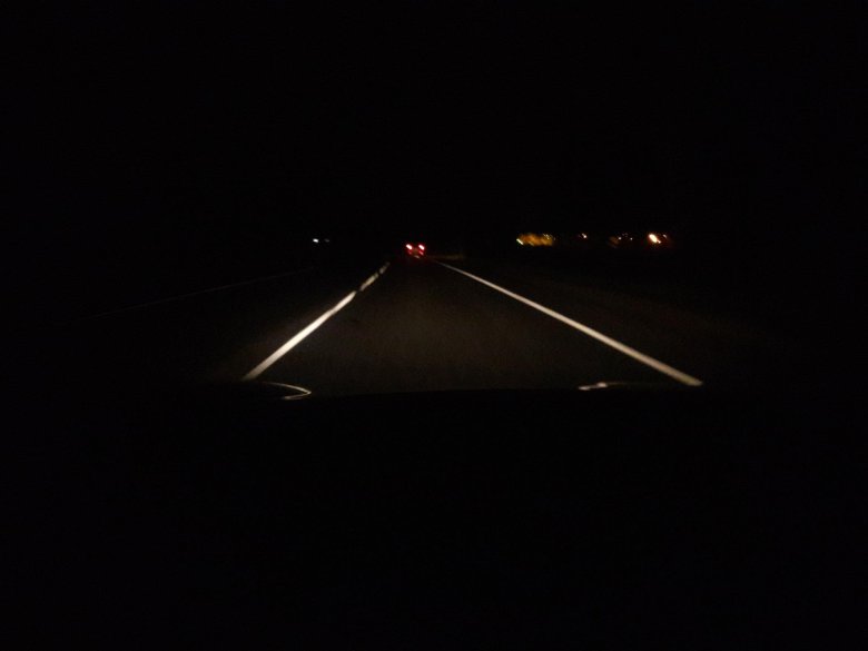 Дорога ночью из машины