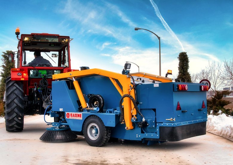 Прицепная подметально-уборочная машина чистодор