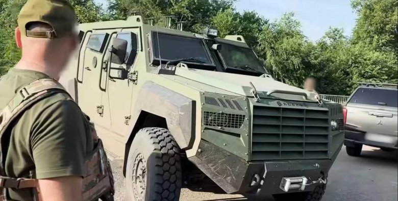 Бронеавтомобилей senator