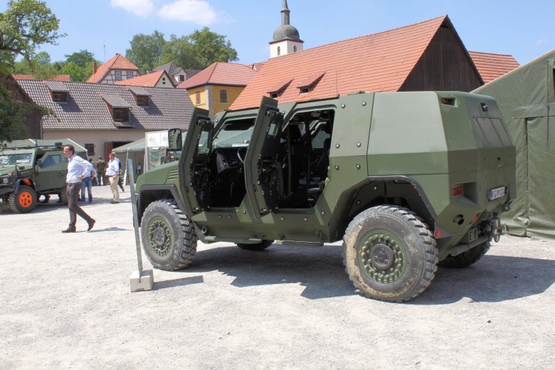 Dingo atf бронеавтомобиль