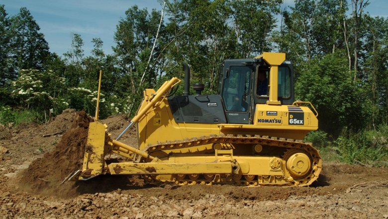 Бульдозер komatsu d65ex-16
