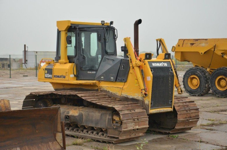 Бульдозер komatsu d65
