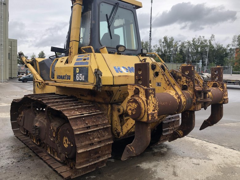 Бульдозер комацу д65