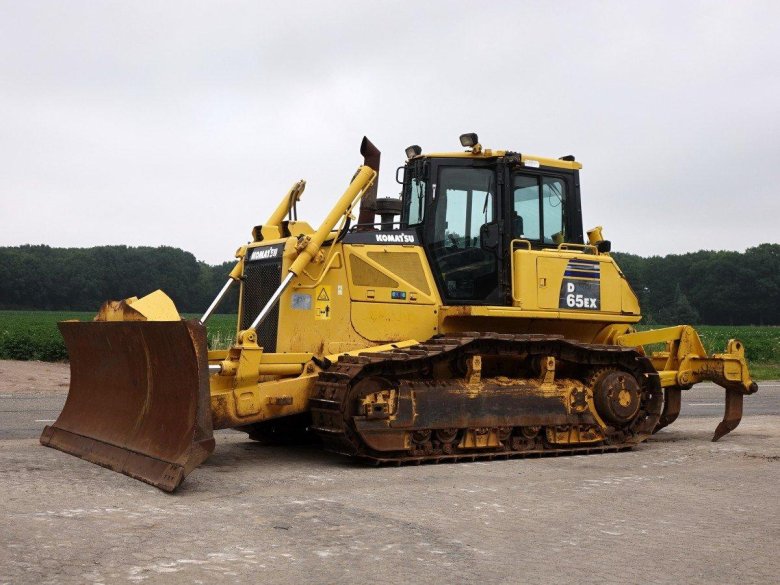 Бульдозер komatsu d65ex-16