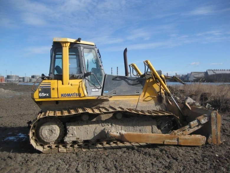 Бульдозер komatsu d65ex