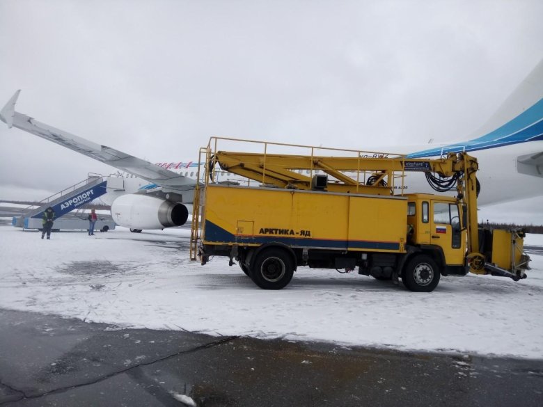 Аэродромная противообледенительная машина