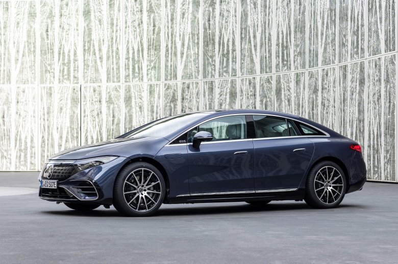 Мерседес eqs 2022