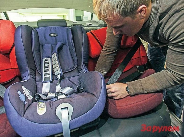 Детское автокресло сзади