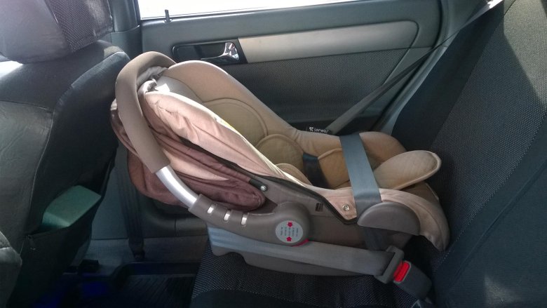 Автолюлька для новорожденных в автомобиле