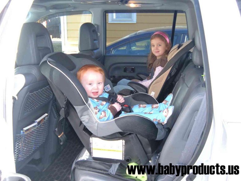 До скольки лет нужно детское кресло в машине