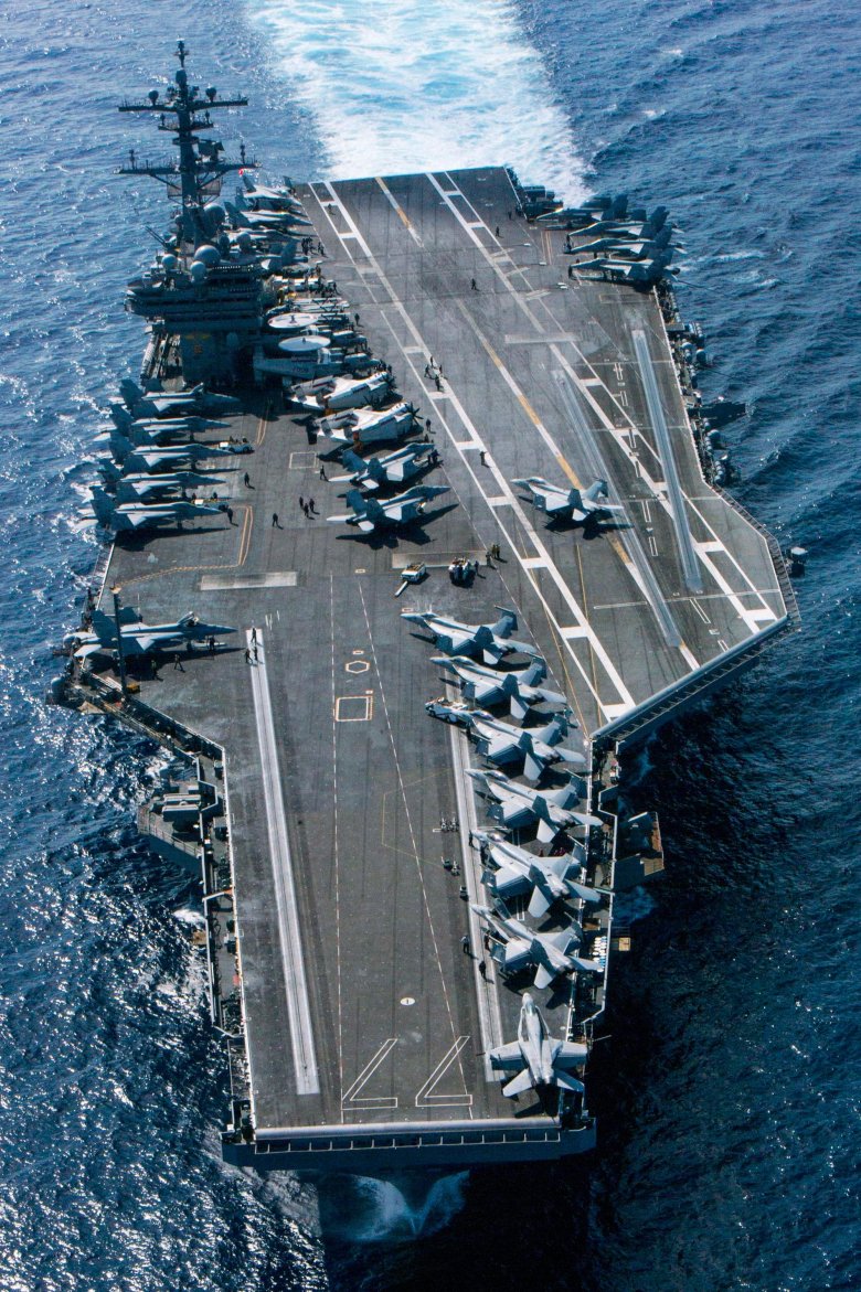 Военный авианосец