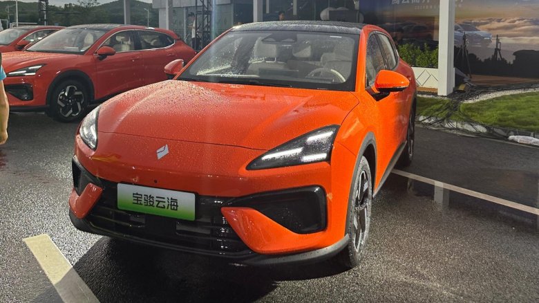 Китайский электромобиль zeekr 001