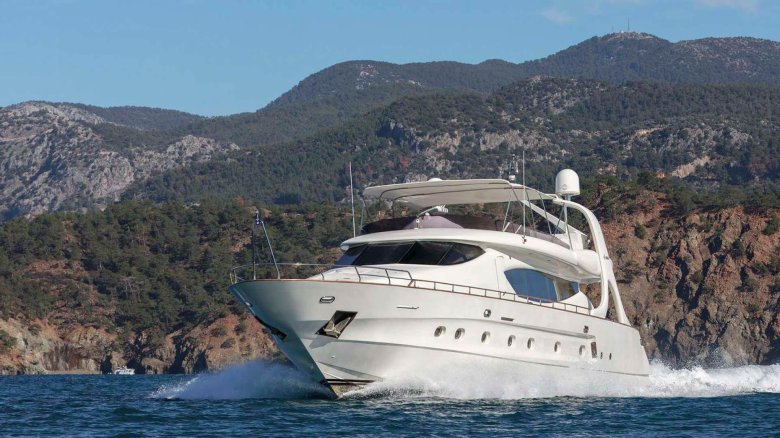 Моторная яхта калипсо