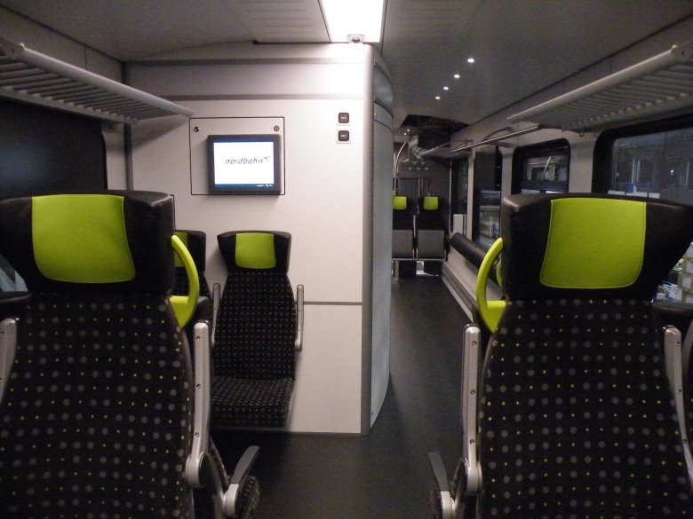 Штадлер поезд салон